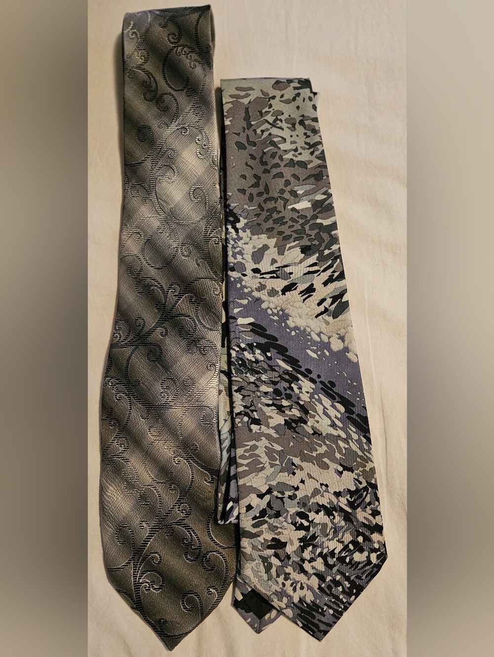 K-E-T-C-H Blue Gray Abstract Necktie Collectors Pattern & Classic Gray Silk Tie